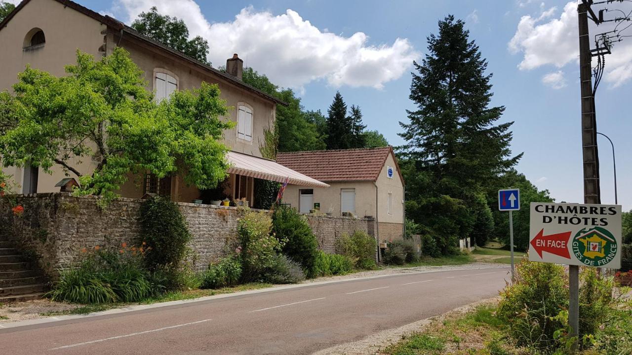 La Providence, Chambres D'Hotes Saint-Sernin-du-Plain Exterior foto